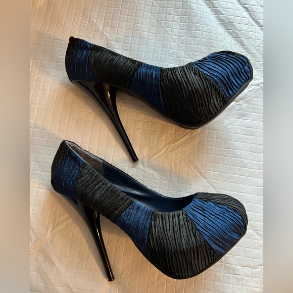 Lady Luxe Blue & Black Stilettos Size 8 Heel 6” - Picture 8 of 10